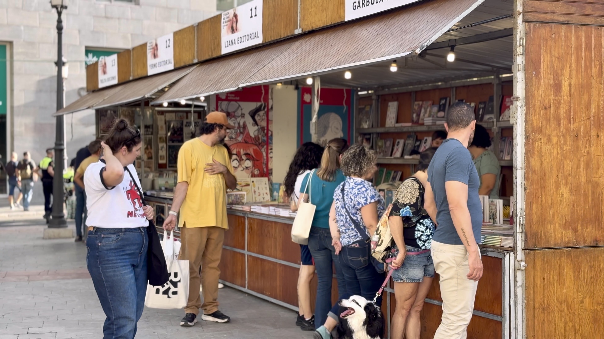 Zona de stands editoriales del Salón Internacional del Cómic de Granada
